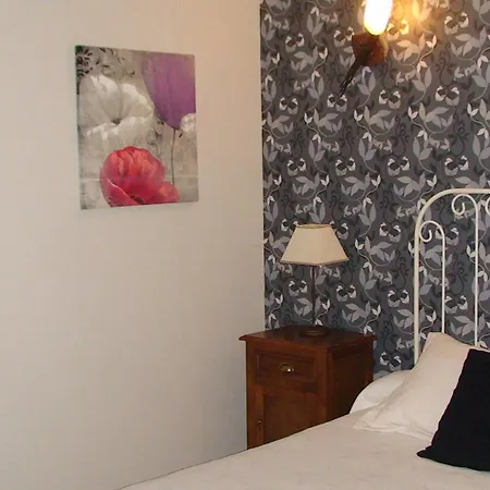 Tres Mentiras De Santillana Del Mar Viveda