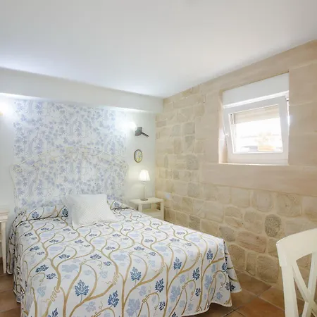 Inn Posada Las Tres Mentiras De Santillana Del Mar 2*