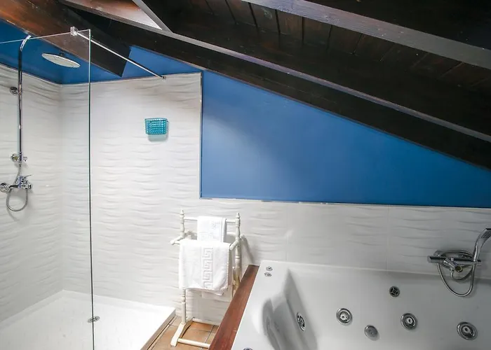 Tres Mentiras De Santillana Del Mar 2*