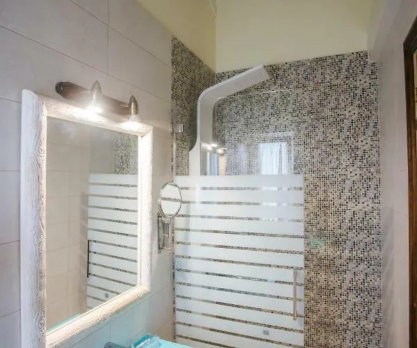 Tres Mentiras De Santillana Del Mar Viveda