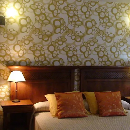 Tres Mentiras De Santillana Del Mar