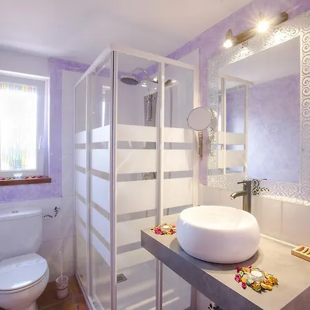 Tres Mentiras De Santillana Del Mar