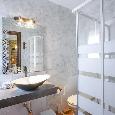 Tres Mentiras De Santillana Del Mar 2*