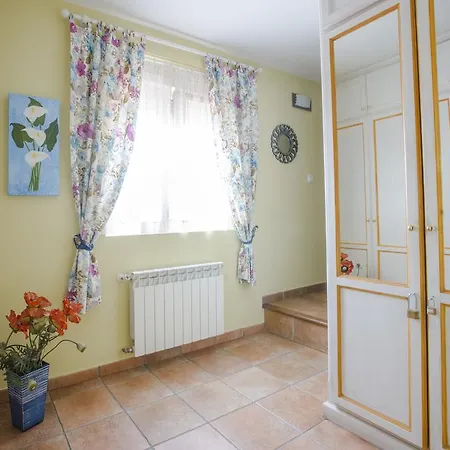 Tres Mentiras De Santillana Del Mar 2* Viveda