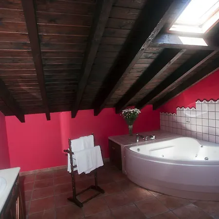 Tres Mentiras De Santillana Del Mar Viveda