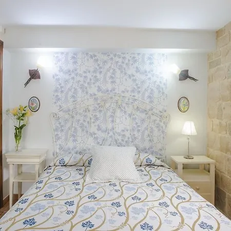 Tres Mentiras De Santillana Del Mar 2*