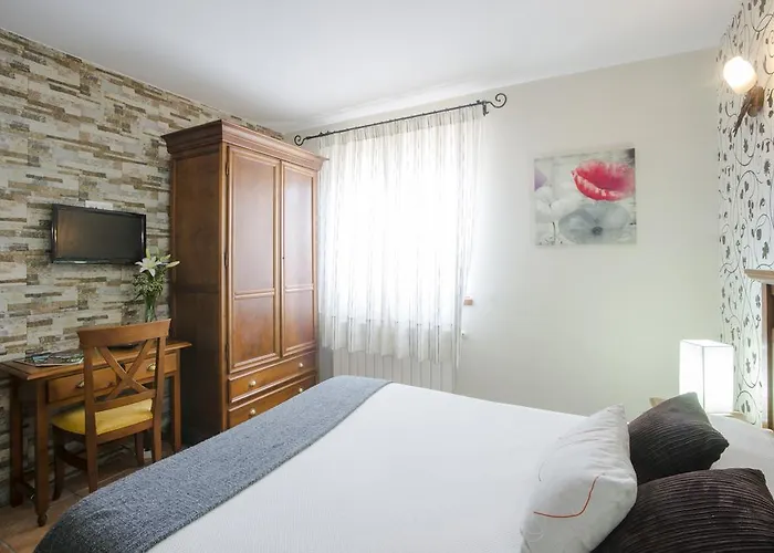 Posada Las Tres Mentiras De Santillana Del Mar Inn Viveda