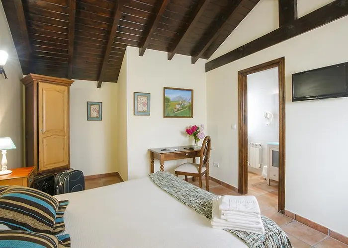 Posada Las Tres Mentiras De Santillana Del Mar Inn