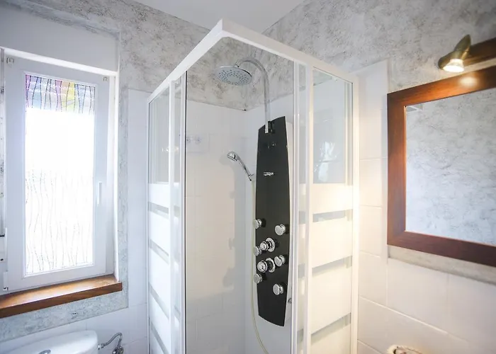 Inn Posada Las Tres Mentiras De Santillana Del Mar 2*